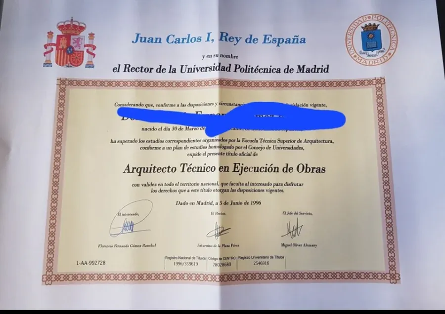 Diploma universitario en España